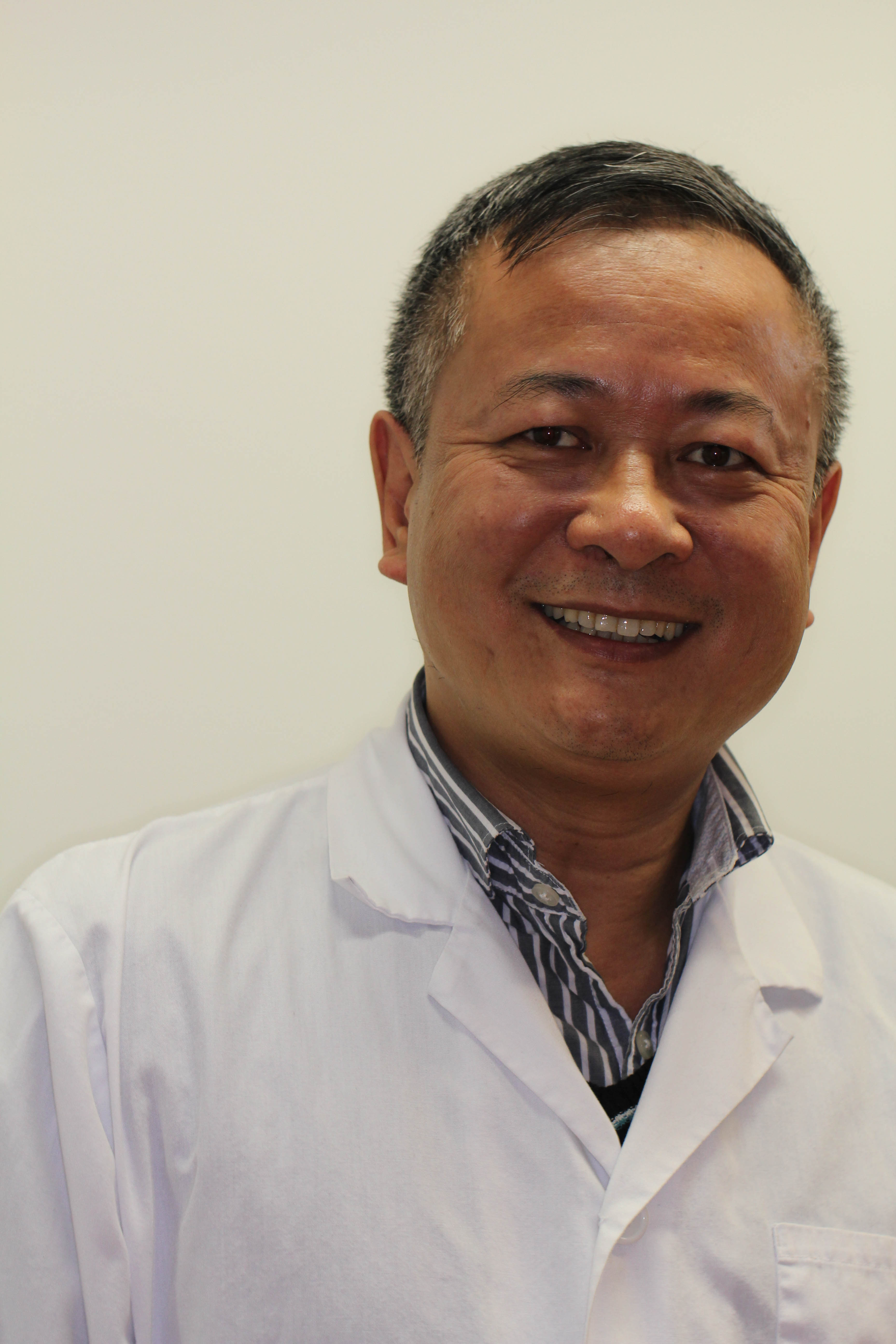 dr zhong bio picture